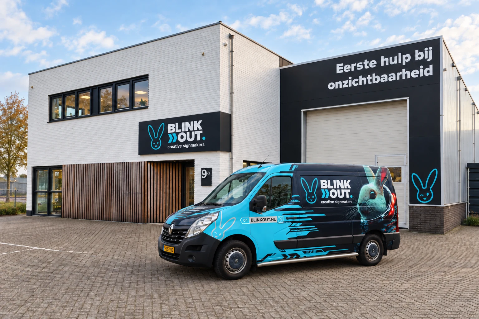 Visualisatie van het pand aan Vaartveld 9A met BlinkOut-gevelbelettering en bedrijfsbus