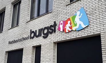 nutsbasisschool burgst gevelbelettering