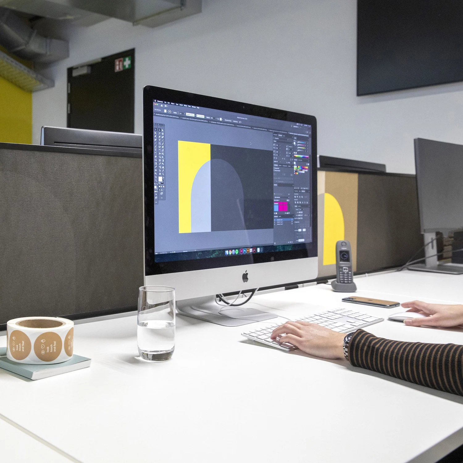Desk screens between workstations