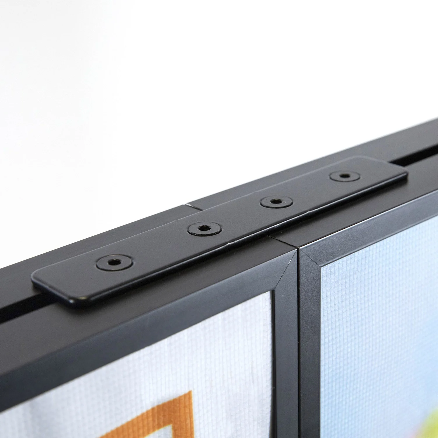 Connector between room dividers