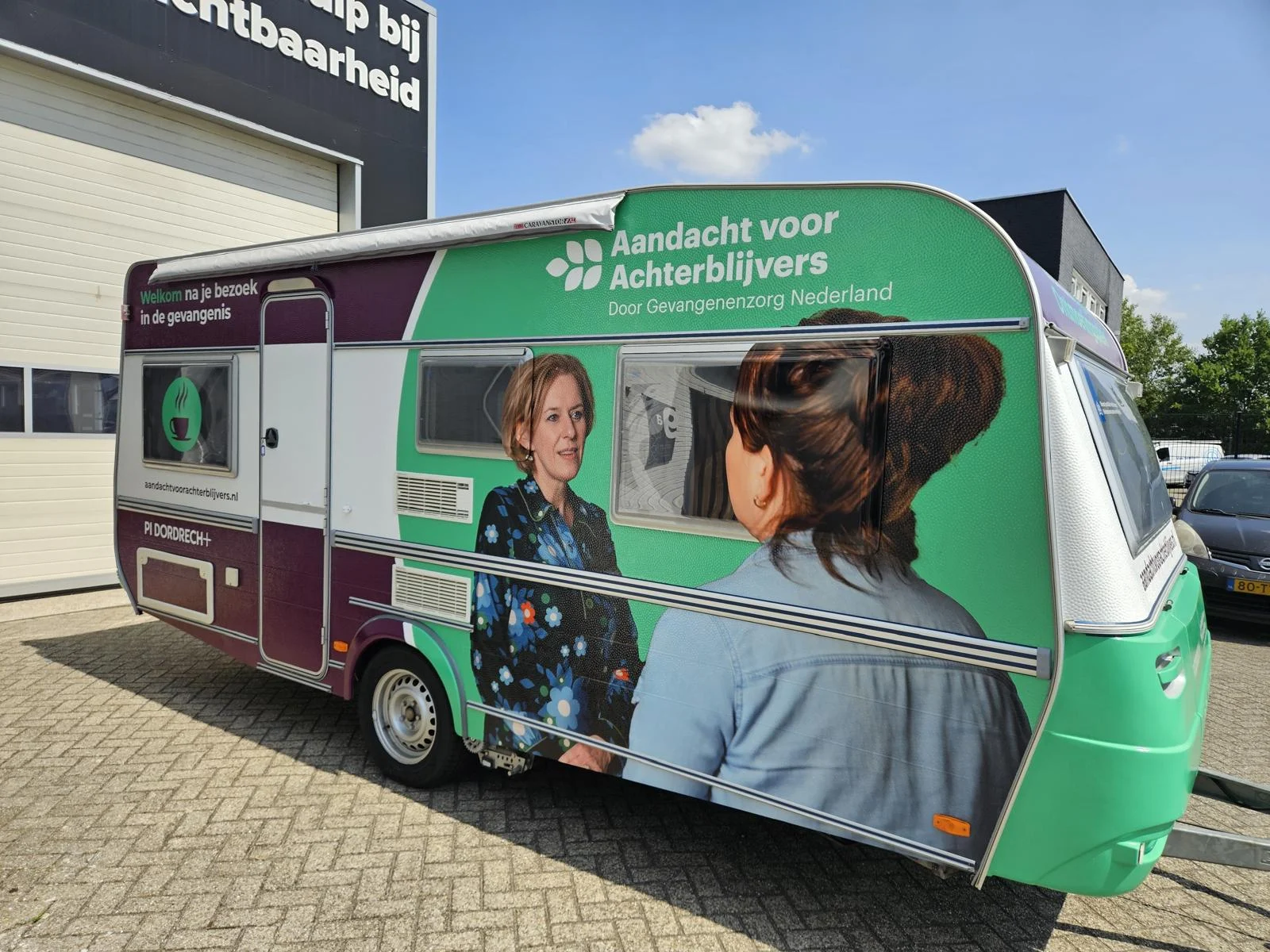 Caravan with green and purple full colour graphics for Aandacht voor Achterblijvers.