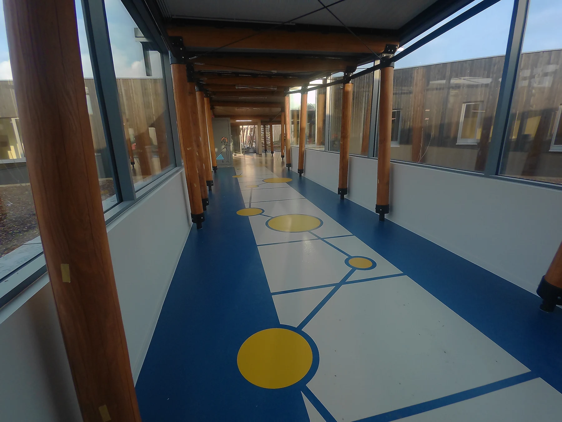 Continuous graphic floor design along a corridor
