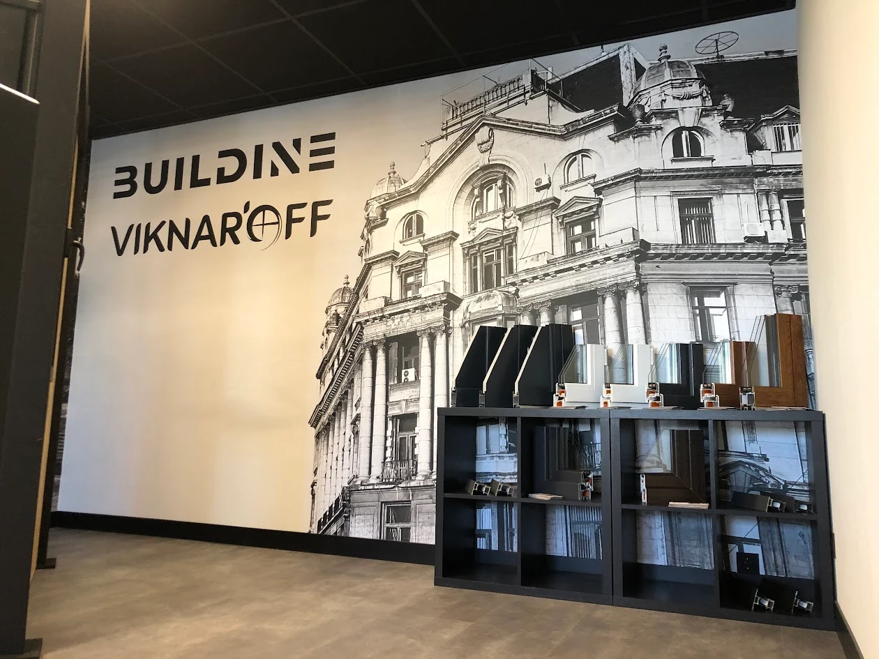 Architectuurbeeld als wallcover in een showroom