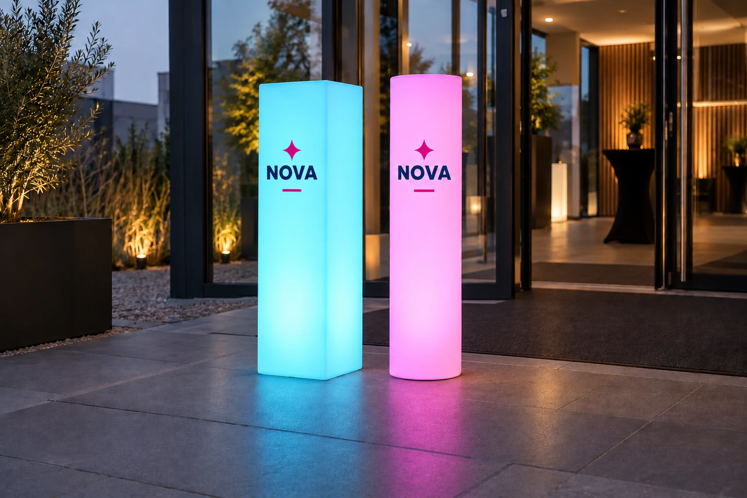 AI-ontwerpvoorbeeld van LED-lichtzuilen met NOVA-logo en gekleurde verlichting