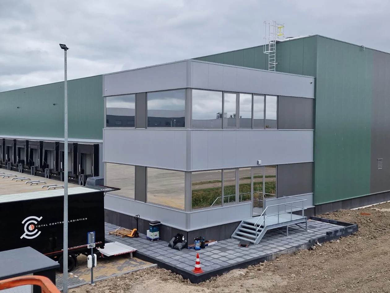 Business premises with reflective film on the office-storey windows